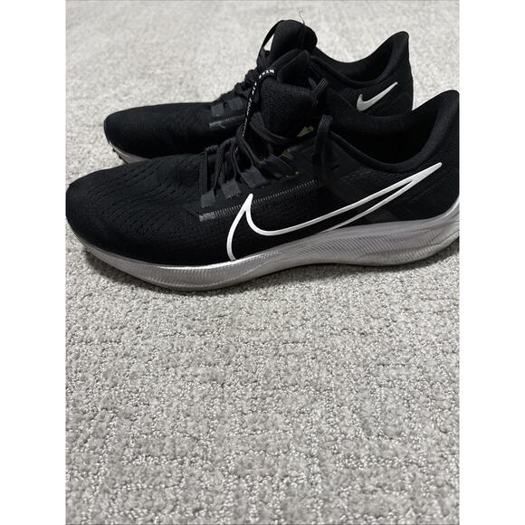 Nike Air Zoom Pegasus 38 Road Running Shoes Black and White Colorway. Size 11.5